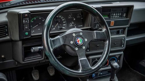 Alfa Romeo, Alfa Romeo 75 (1987) im Fahrbericht: Harte Kante zum Geburtstag