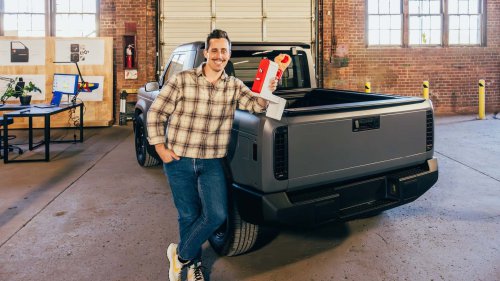 Truk Slate Memiliki Jendela yang Bisa Digulung