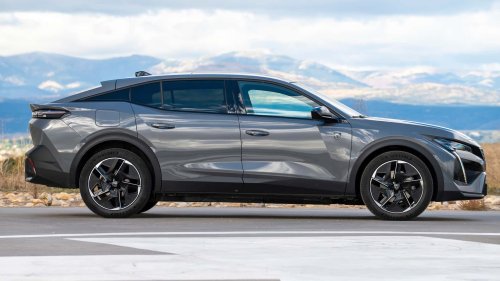 210 CV y 453 km de autonomía, para este crossover coupé de imagen deportiva