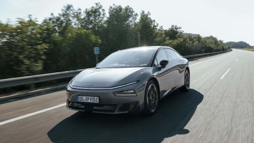 Al volante del Xpeng P7+ 2026, una berlina eléctrica oriental de representación