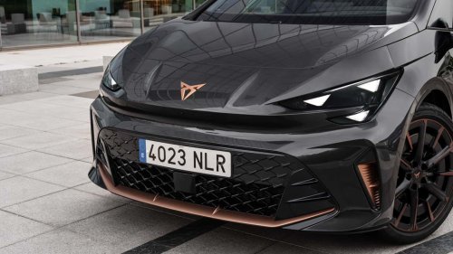 Al volante del esperado CUPRA Born  VZ 2026: con 326 CV y batería de 79 kWh