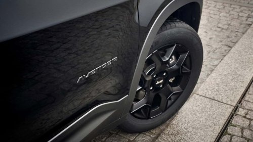 La Jeep Avenger est entièrement vêtue de noir
