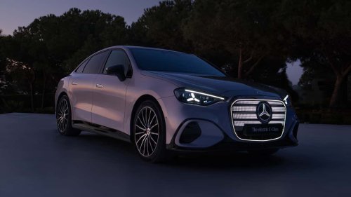El nuevo Clase C eléctrico recupera el frontal de los Mercedes clásicos