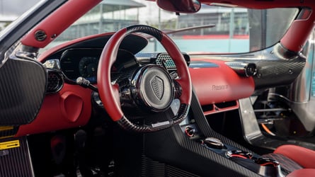¡Este Koenigsegg tiene un millón de dólares sólo en extras!