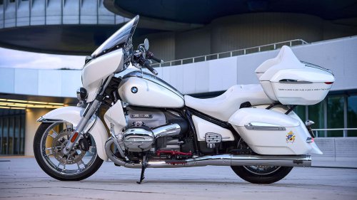 BMW R 18 Transcontinental: Papst-Motorrad erzielt hohe Summe