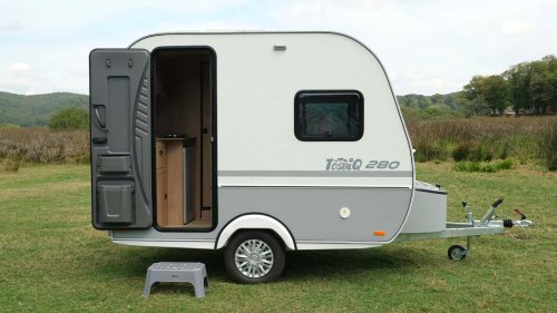 ¿Te gustan las caravanas ligeras? Atento a la Tosbiq 2.80