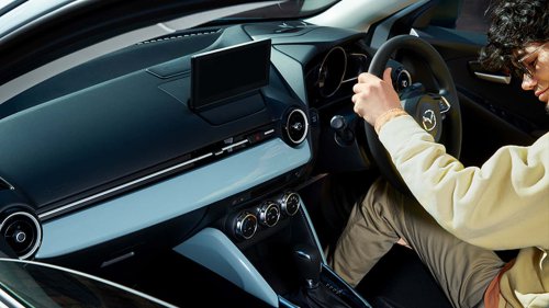 El Mazda2 se renueva así... en Japón