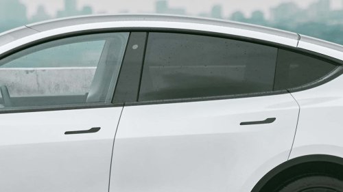 Tesla, Tesla revoit la conception de ses poignées après des cas de personnes bloquées dans la voiture