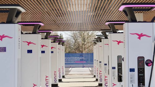 Installer des bornes de recharge en Europe devient plus facile