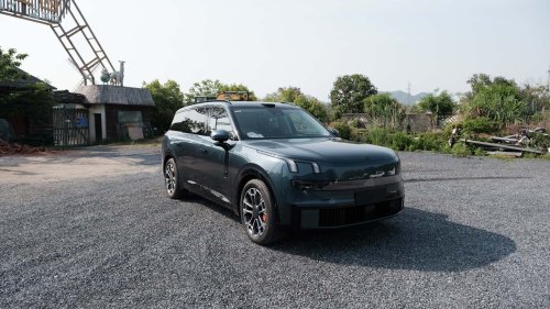 Lynk &amp; Co 900 Hybrid Mewah Bertenaga 845 HP yang Nyaman