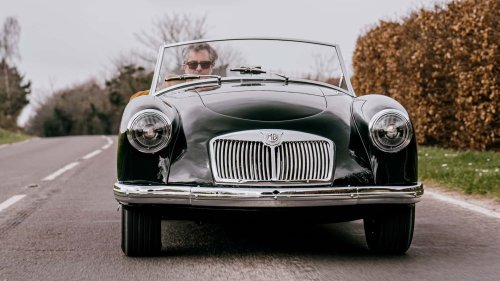 Restomod MGA Ini Memiliki Jiwa Miata, Hasilnya Brilian