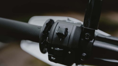 Husqvarna actualiza sus motos 701 de enduro y Supermoto para mejorar el control