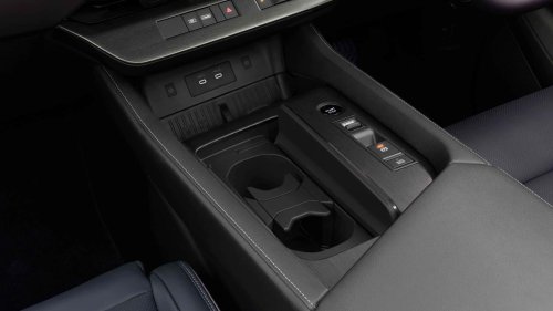 Nissan's Ancient Minivan Finally Gets a Glow-Up