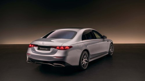 Encendida en Alemania y apagada en Italia. ¿Qué pasa con la estrella del Clase S?