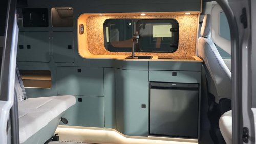 Motor diésel de 150 CV y base Ford o VW para esta camper con un gran techo desplegable