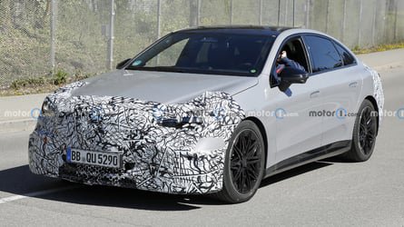 Die Elektro-C-Klasse von Mercedes verliert an Tarnung