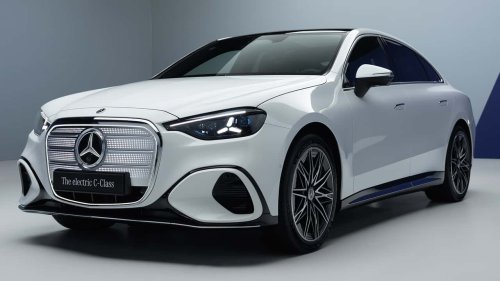 El nuevo Clase C eléctrico recupera el frontal de los Mercedes clásicos