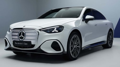 El nuevo Clase C eléctrico recupera el frontal de los Mercedes clásicos