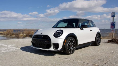'Why Is There a Rope Here?:' Woman Gets Mini Cooper as Loaner. Then She Tries to Use the 'PRNDL'