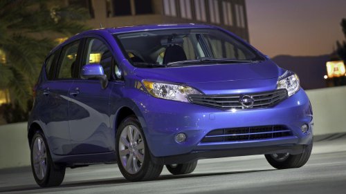 Nissan, 'You Could Be Fined $500:' Nissan Driver Films Man Getting Beat Up at Light. Then She Gets Call 8 Months Later