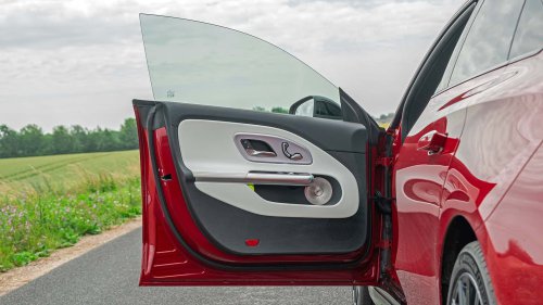 Mercedes-Benz CLA 2025: conducimos la cautivadora berlina