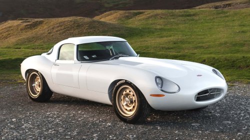 Este precioso Jaguar E-Type restomod es más ligero que un Miata