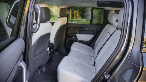 Land Rover Defender P300e im Test: Sanftmütiger Offroad-Gigant