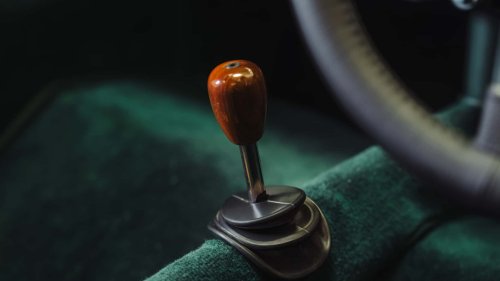 McLaren tease sa première supercar à boîte manuelle après une longue attente