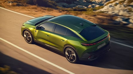 El Peugeot 408, en oferta, mira de reojo al Dacia Striker