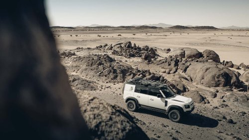 Le Defender partenaire officiel du Dakar 2026 : à l'œuvre dans le désert
