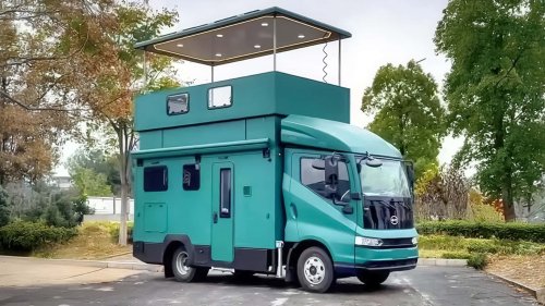 MINI, Autocaravana en China como mini ático: dos plantas y azotea
