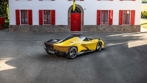 Supercar Mesin V-12 Ferrari Kembali, Tidak untuk Waktu Yang Lama
