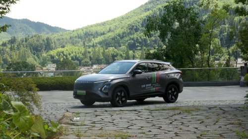 Este Toyota híbrido recibe un baño de realidad del Omoda 5 SHS-S