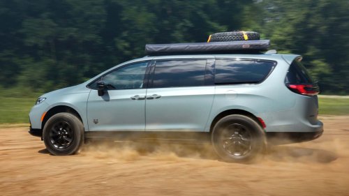 Chrysler, Stellantis, 'Thunderdome': Chrysler Mechanic Blasts Stellantis Over Dealership's 1.6-Hour Rule. Then Gen-Z Starts An Intergenerational War