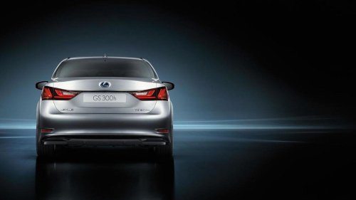 Driver Doesn’t Do Suspension Refresh Before Taking Lexus GS 300 Out of Storage. He Instantly Regrets It