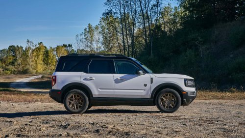 'Hoowwww?:' Woman Takes Roof Off Her Bronco. People Can’t Believe It Fits It In the Back