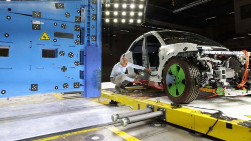 Porsche révèle les secrets des batteries qui permettent à la Taycan d'aller plus loin et de se recharger plus rapidement