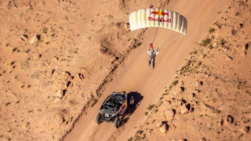 Aksi Terbaru Red Bull dengan UTV, Pesawat, dan Skydiver