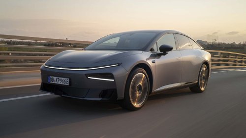 Al volante del Xpeng P7+ 2026, una berlina eléctrica oriental de representación