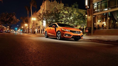 Honda, Honda Civic, 'Where Are You? 1995?": Gen Z Honda Civic Driver Tries to Get Gas from Reagan-Era Pump. Then a Worker Has to Intervene