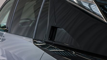 Los coches se vuelven más planos: el nuevo minimalismo 3D