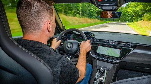 Alfa Romeo, Alfa Romeo Junior Veloce im Test: Elektro-Knaller mit Charisma?