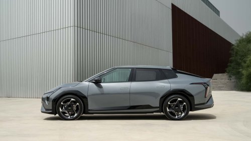 Kia EV4, primera prueba del compacto coreano fabricado en Europa