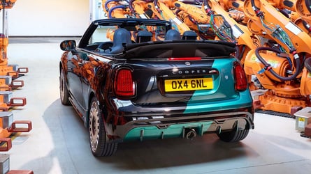 MINI, Este MINI JCW Cabrio, verde y negro, es el más exclusivo del mundo