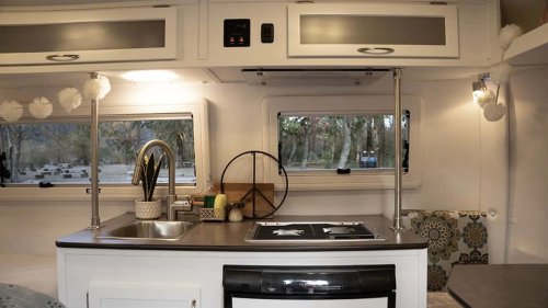 ¿Buscas una caravana ligera? Atento a la Escape Trailer E13 2026