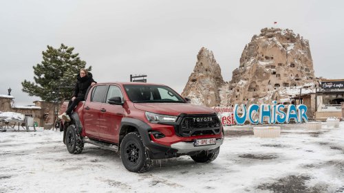 Toyota | Toyota Hilux | Neuer Toyota Hilux (2026) zeigt sich auf erstem Teaserbild
