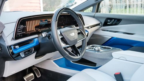 Tesla, Cadillac Optiq 2026: Peningkatan Performa dan Colokan Tesla
