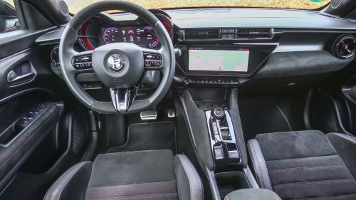 Alfa Romeo Junior Veloce im Test: Elektro-Knaller mit Charisma?