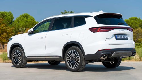 EBRO s800 con motor de gasolina: lo que nos gusta (y no) del SUV de 147 CV y 7 plazas