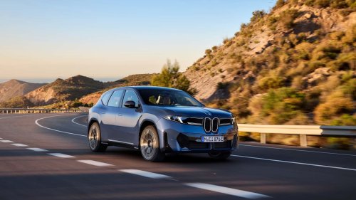 BMW, BMW utilise des robots pour fabriquer les batteries des voitures électriques